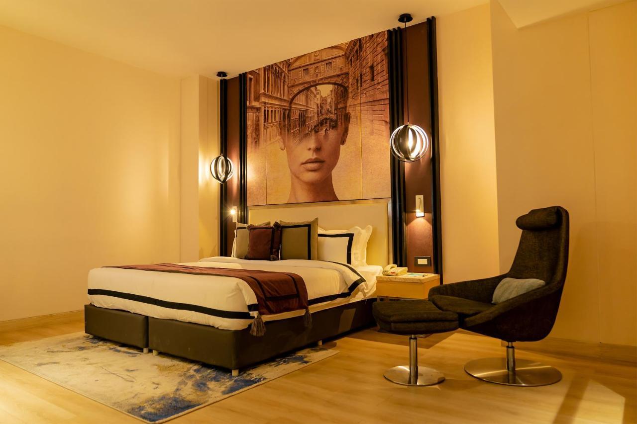 Beyzaa And Hotel Kolkata